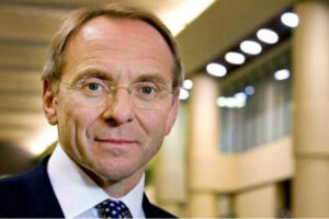 John Manzoni head and shoulders