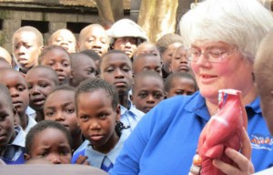 Photo of Liz teaching in Kenya